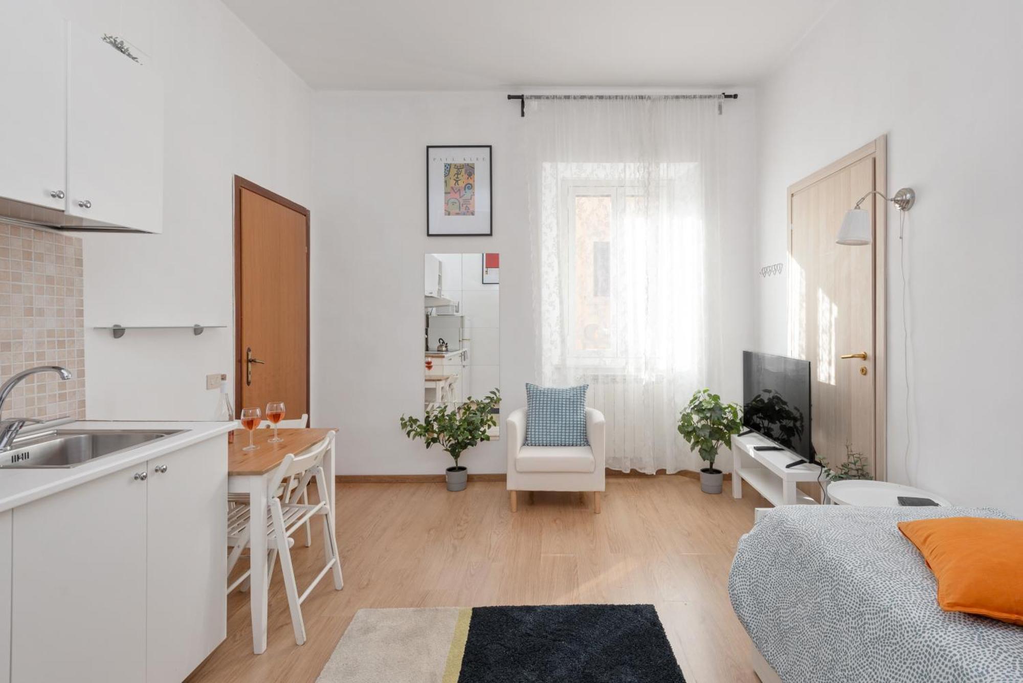 Little Basic Apartamento